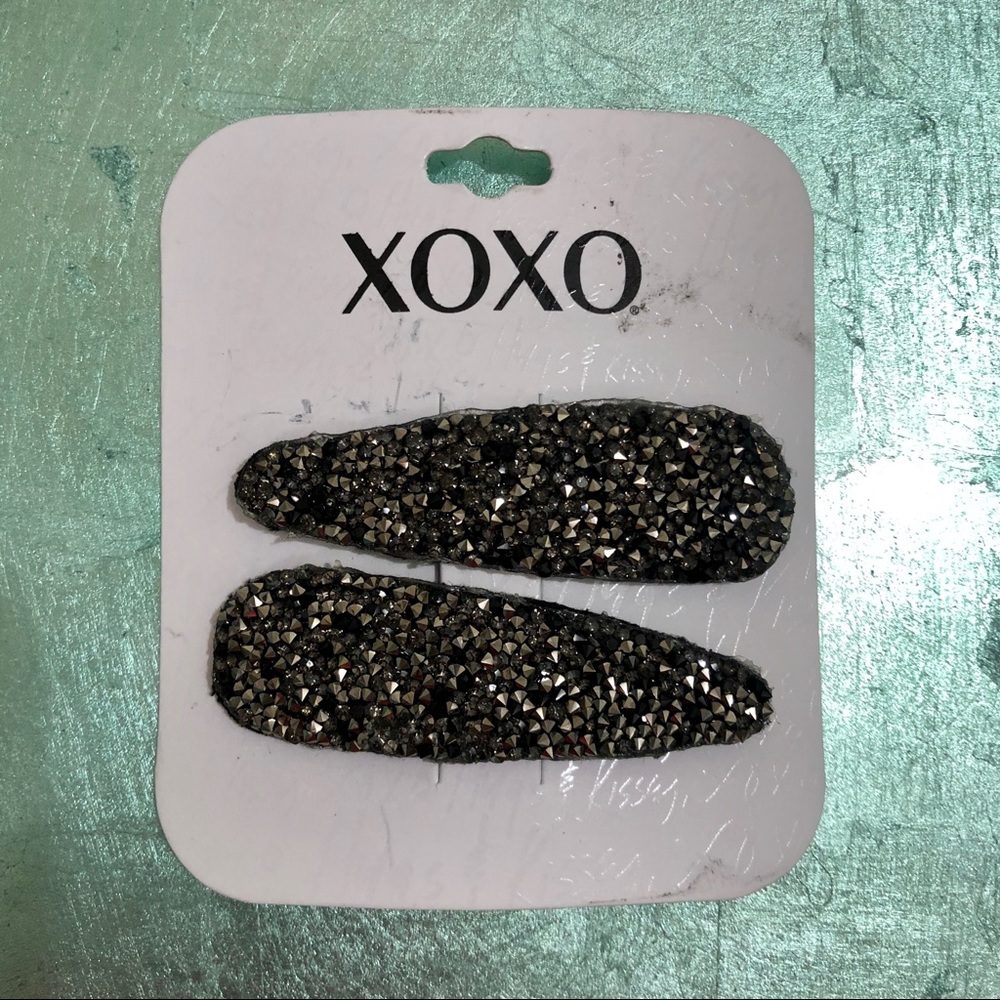 🆕 🔴Buy2️⃣Get 1️⃣🆓 XOXO Set of 2 Sparkly Hear Clips - Picture 1 of 3